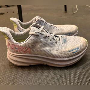 Women’s Hoka Clifton 9 size 8.5